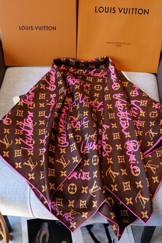 Платок Louis Vuitton LV Script Square premium 89x88 см