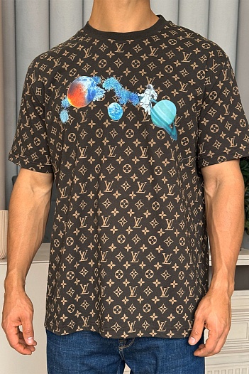 Коричневая оверсайз футболка Louis Vuitton Monogram All-over   