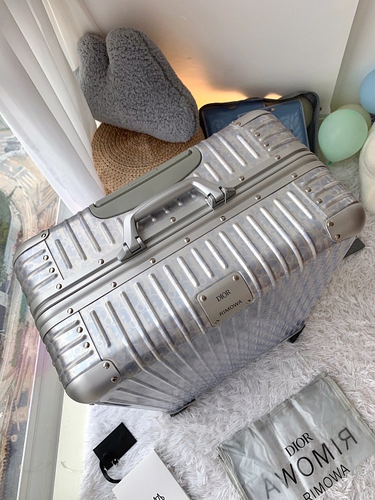 Чемодан Rimowa x Dior Aluminum Gradient L Premium 79x48x27 см