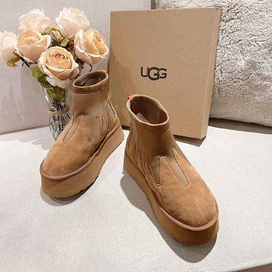 Женские ботинки с мехомм UGG Deeper - Chestnut