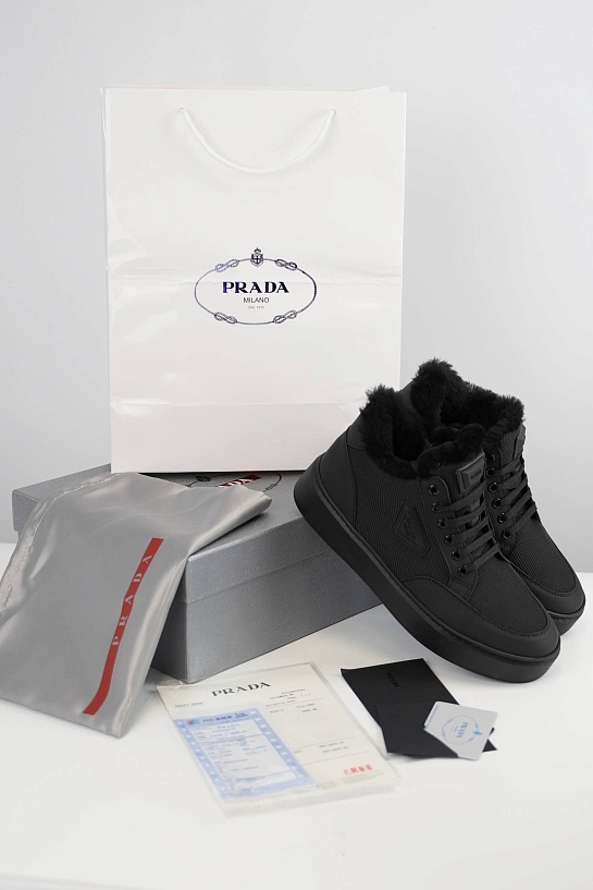 Комбинированные кроссовки с мехом Prada