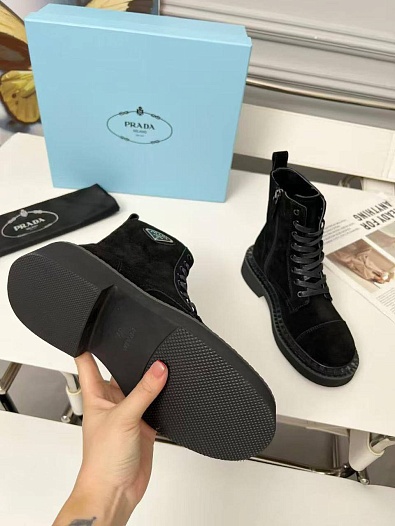 Женские замшевые ботинки Prada   