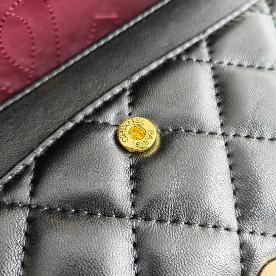 Кожаная чёрная сумка Chanel 30x18 см