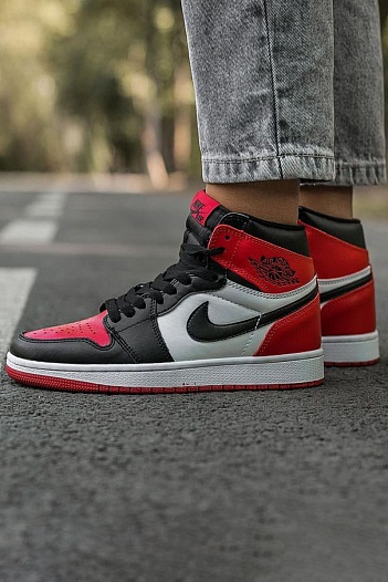 Кроссовки Nike Air Jordan 1 Retro "Bred Toe"   