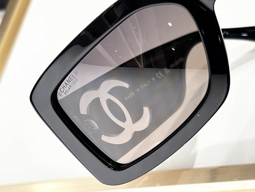 Солнцезащитные очки Chanel   
