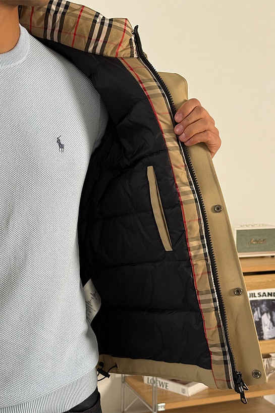 Бежевый пуховик Burberry London England logo-patch
