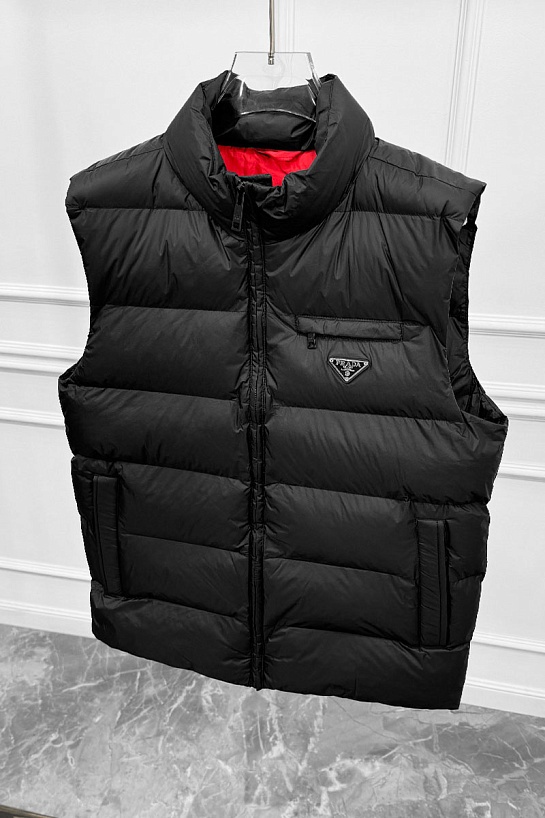 Жилет чёрного цвета Prada logo-plaque