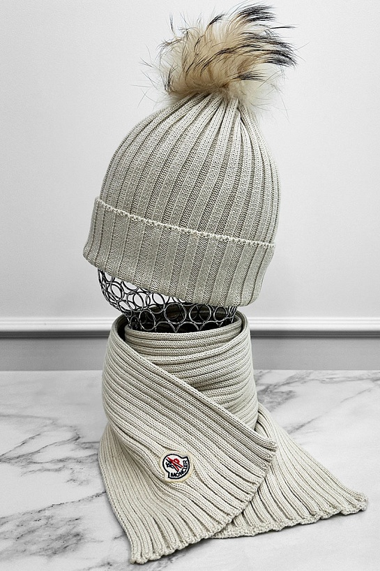 Комплект из шапки и шарфа бежевого цвета Moncler logo-patch