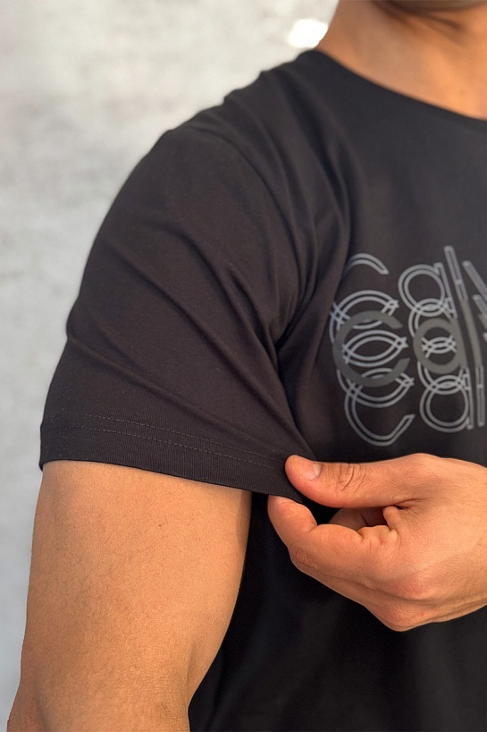 Брендовая мужская футболка Calvin Klein чёрного цвета