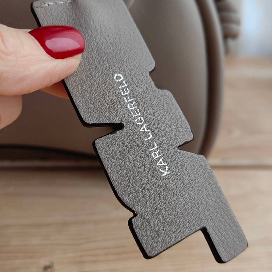 Кожаная сумка Karl Lagerfeld Half Moon 25x15 см