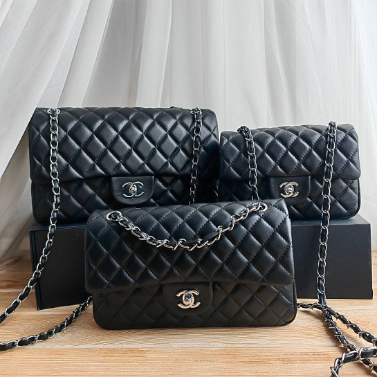 Кожаная чёрная сумка Chanel 25x15 см
