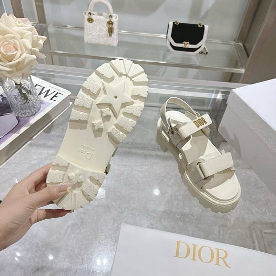 Белые женские кожаные сандалии Dior