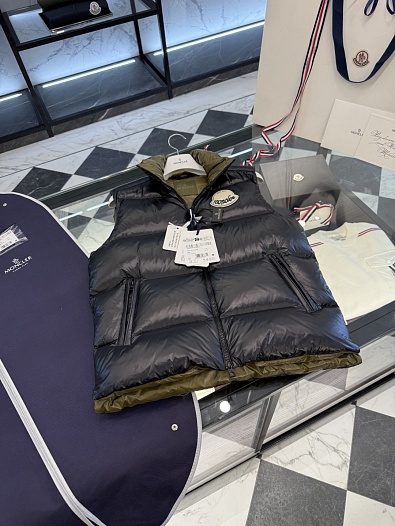 Мужской чёрный жилет Moncler Lipsi   