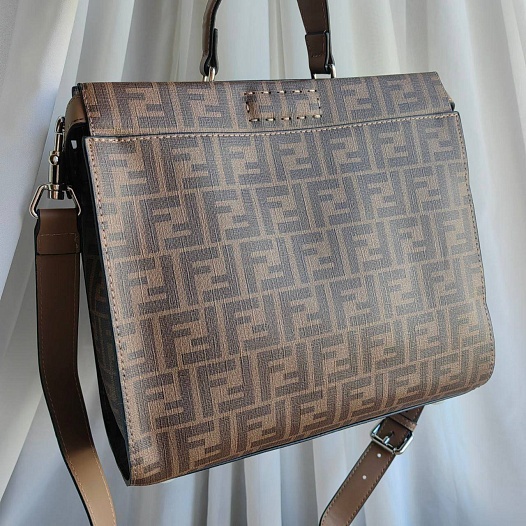 Женская кожаная сумка Fendi 30x26 см   