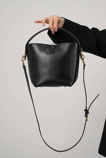 Кожаная сумка Yves  Saint Laurent Le 37 bucket bag 25x25 см   