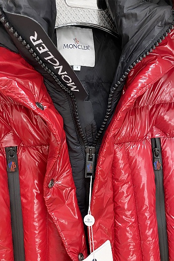 Женская брендовая куртка Moncler красного цвета   