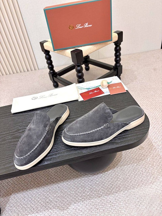 Мужские замшевые шлёпанцы Loro Piana