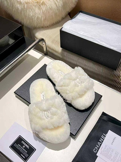 Женские меховые шлёпанцы Chanel Oran premium - White   