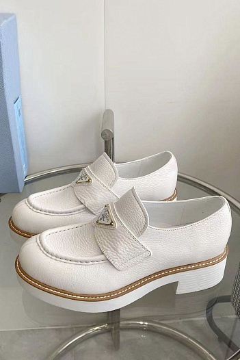 Женские кожаные лоферы Prada Premium - White   