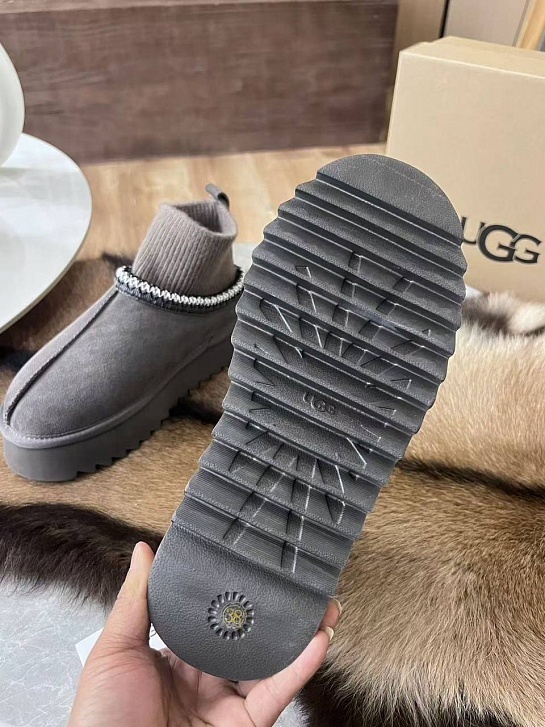Женские ботинки UGG Classic Mini Cresent - Grey