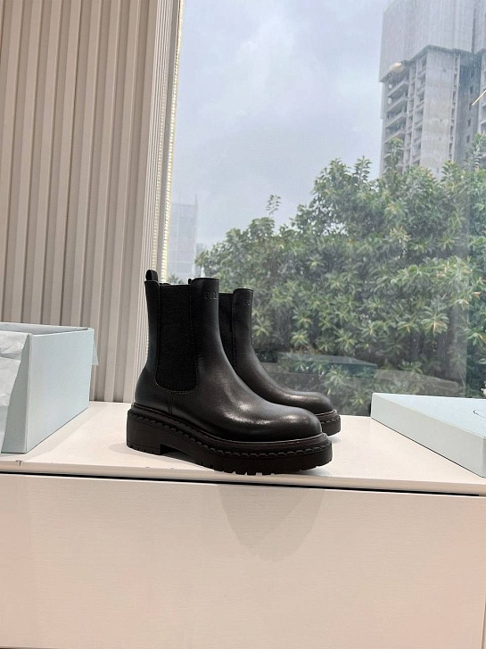 Женские чёрные кожаные ботинки Prada Premium