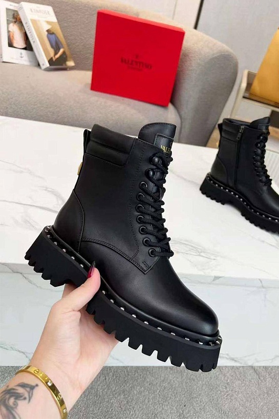 Женские кожаные ботинки Valentino