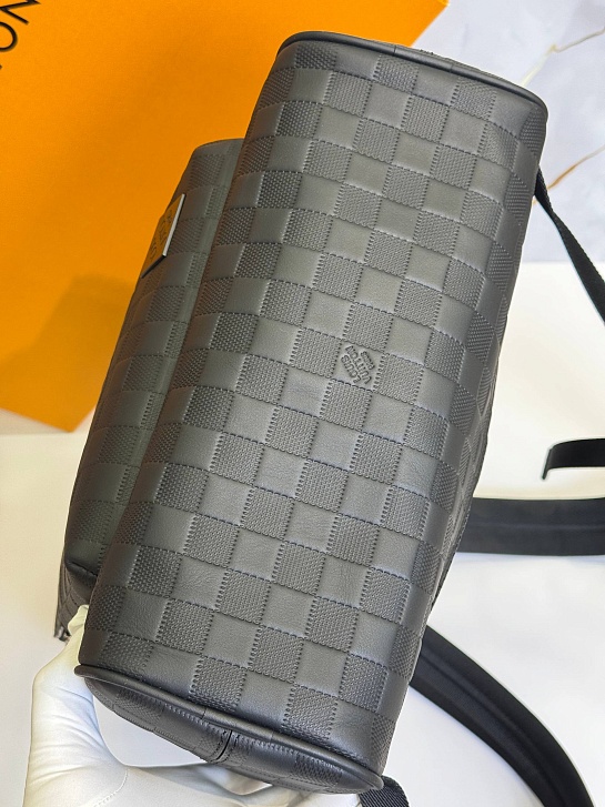 Кожаный рюкзак Louis Vuitton Damier Infini premium 40x31x15 см