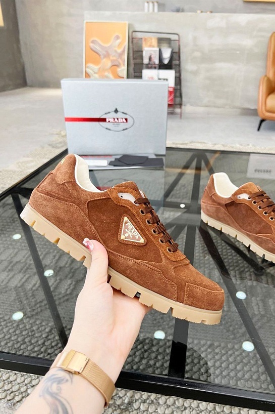 Замшевые кроссовки Prada logo-plaque - Brown