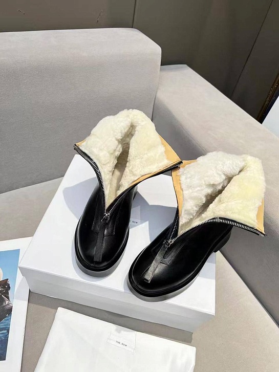 Женские чёрные ботинки с мехом The Row