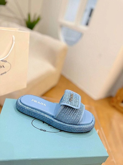 Женские шлёпанцы Prada голубого цвета   