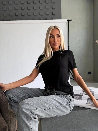 Женская базовая футболка Ami чёрного цвета premium   