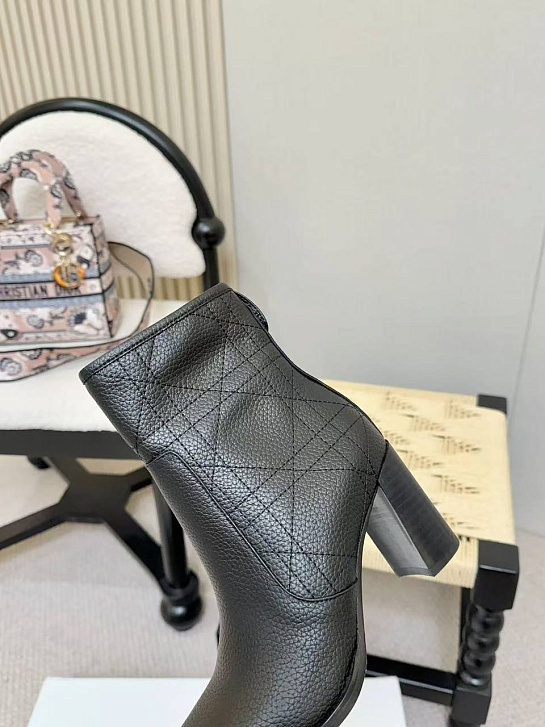 Женские кожаные сапоги Dior Time Heeled Ankle premium