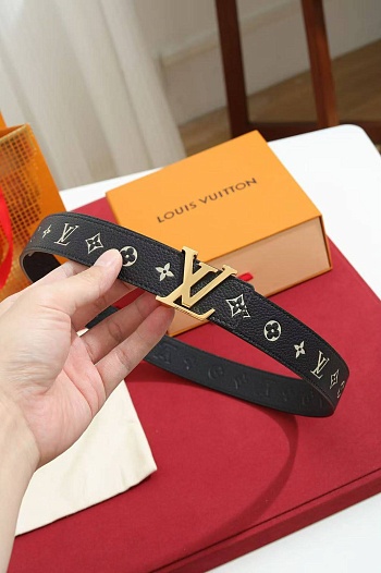 Чёрный кожаный ремень Louis Vuitton   