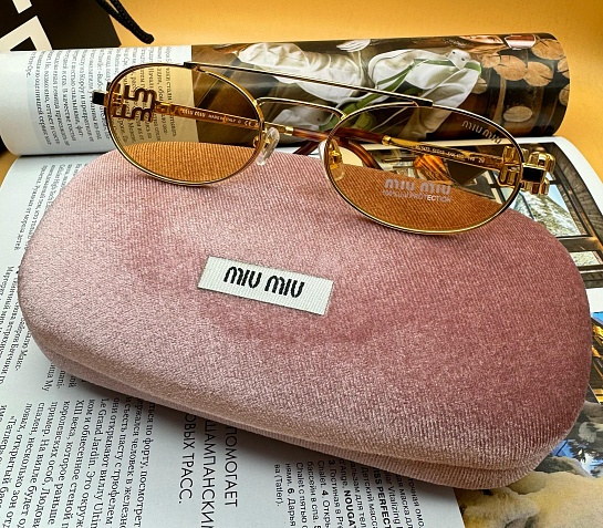 Женские солнцезащитные очки MIU MIU Oval