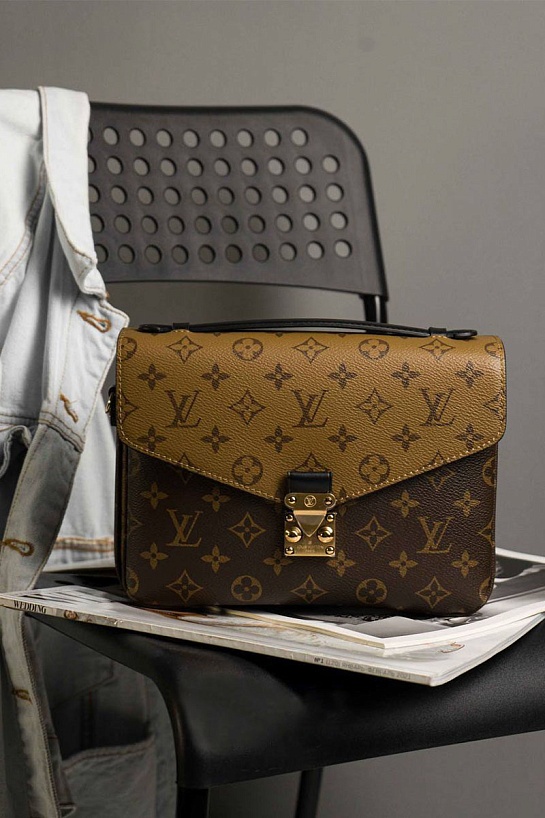 Кожаная сумка Louis Vuitton Pochette Metis Monogram Reverse 25x19x7 см