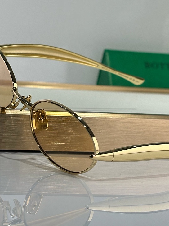 Солнцезащитные очки Bottega Veneta Sardine Oval