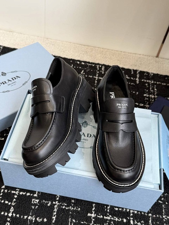 Женские кожаные лоферы Prada premium