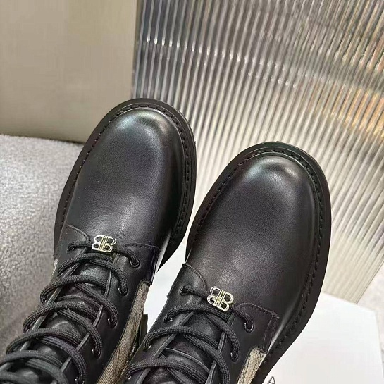 Женские кожаные ботинки Balenciaga чёрного цвета