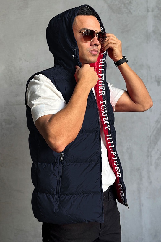 Мужской жилет Tommy Hilfiger тёмно-синего цвета