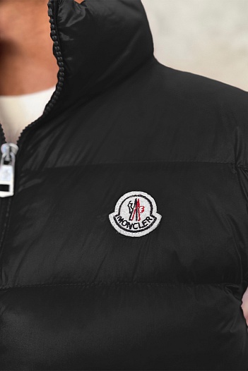 Мужской жилет Moncler чёрного цвета   