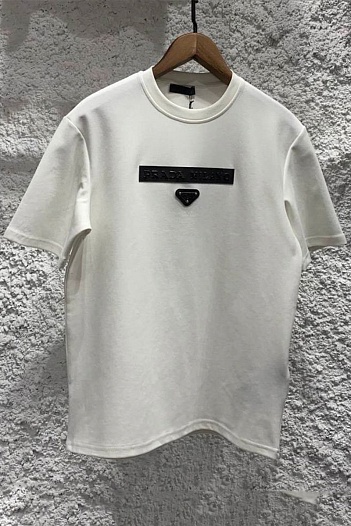 Белая оверсайз футболка Prada Milano metallic-logo   