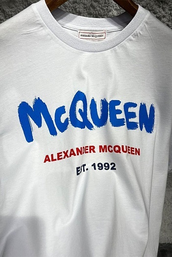 Белая оверсайз футболка Alexander McQueen est.1992   