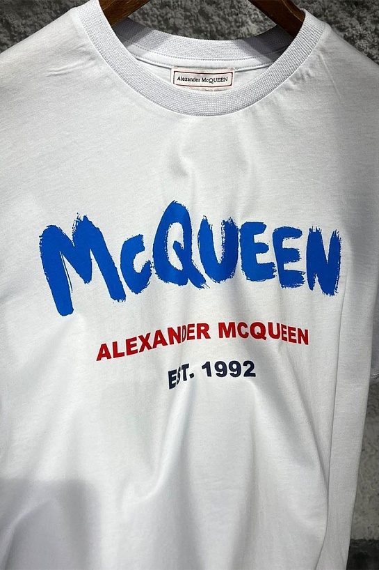 Белая оверсайз футболка Alexander McQueen est.1992