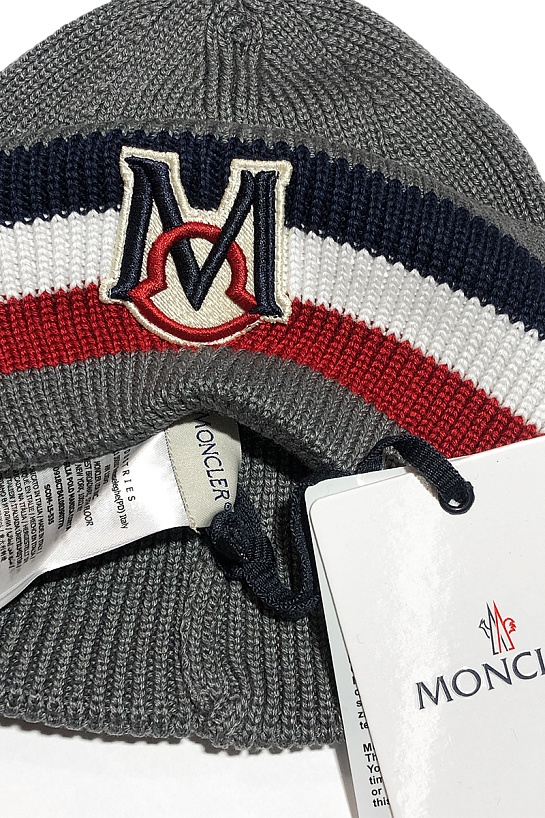 Мужская брендовая шапка Moncler серого цвета