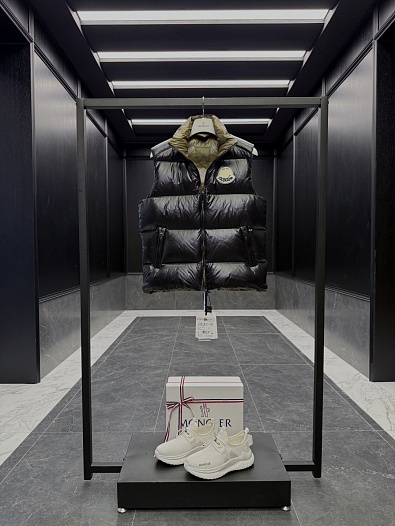 Мужской чёрный жилет Moncler Lipsi   