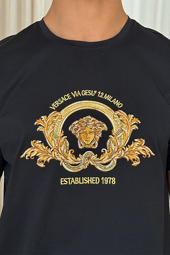 Чёрная футболка Versace Coupe Blason embroidered   