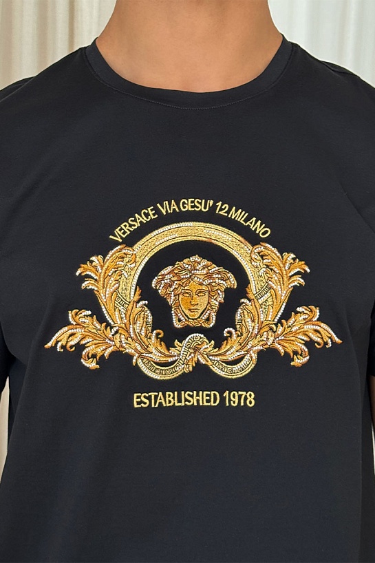 Чёрная футболка Versace Coupe Blason embroidered