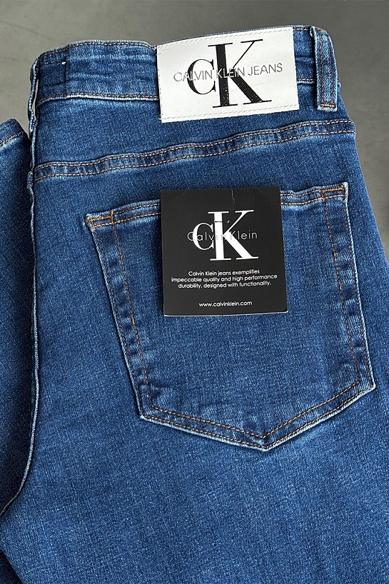 Джинсы синего цвета Calvin Klein