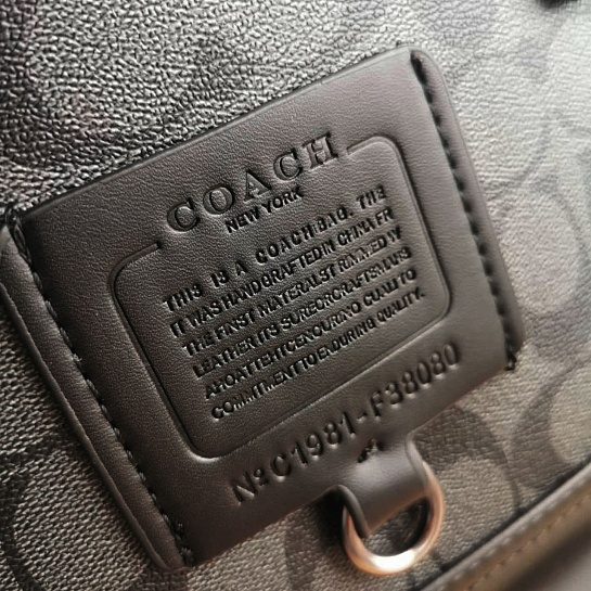 Кожаный рюкзак Coach Rivington 40x30 см