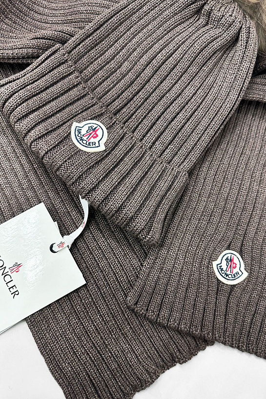 Комплект из шапки и шарфа коричневого цвета Moncler logo-patch